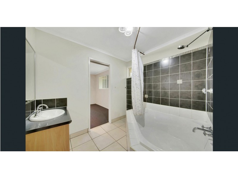 25 Agnes Street, South Gladstone QLD 4680