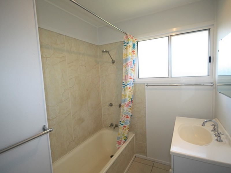 25 Moura Crecent, Barney Point QLD 4680