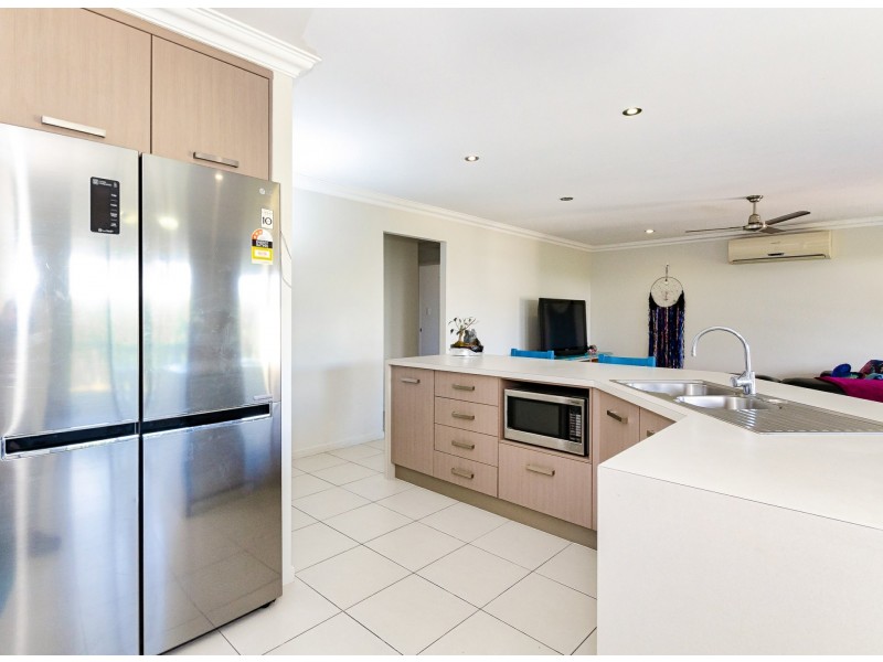 4 Gumnut Place, Kirkwood QLD 4680