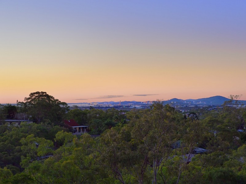 27 West Ridge Crescent, West Gladstone QLD 4680