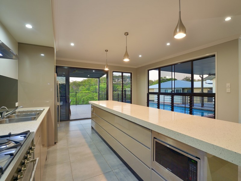 27 West Ridge Crescent, West Gladstone QLD 4680
