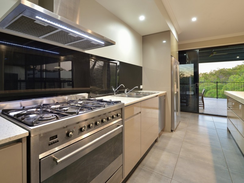 27 West Ridge Crescent, West Gladstone QLD 4680