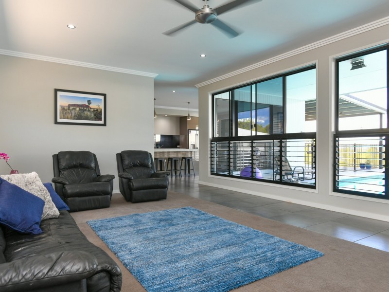 27 West Ridge Crescent, West Gladstone QLD 4680