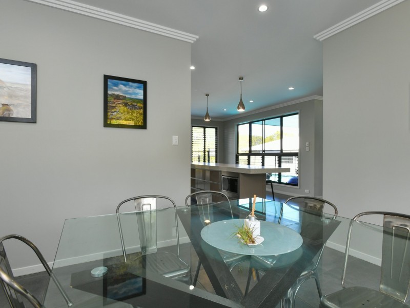 27 West Ridge Crescent, West Gladstone QLD 4680
