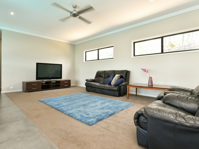 27 West Ridge Crescent, West Gladstone QLD 4680