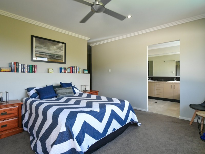 27 West Ridge Crescent, West Gladstone QLD 4680