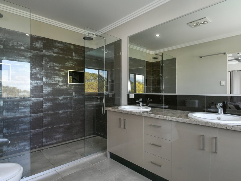 27 West Ridge Crescent, West Gladstone QLD 4680