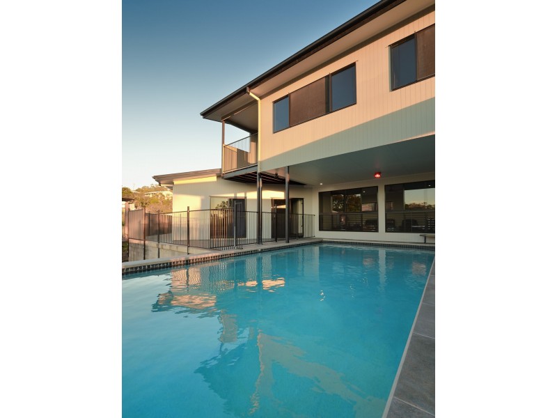 27 West Ridge Crescent, West Gladstone QLD 4680