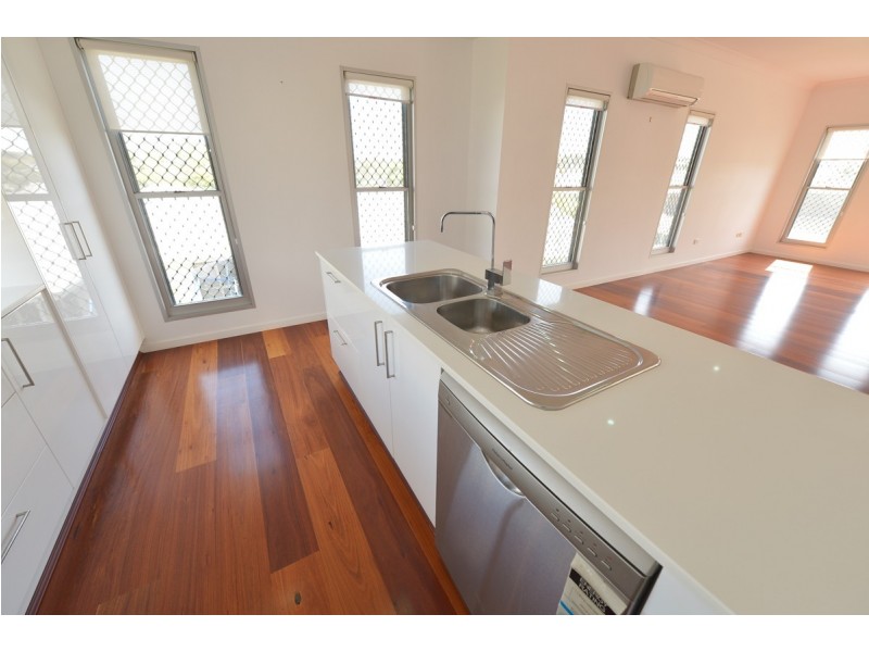 10 Franklin Court, New Auckland QLD 4680