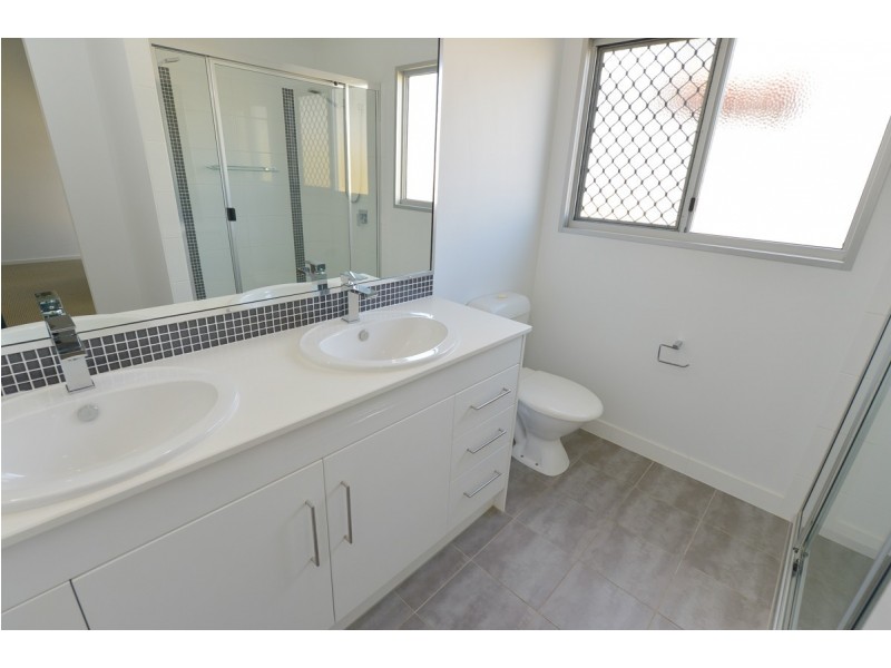 10 Franklin Court, New Auckland QLD 4680