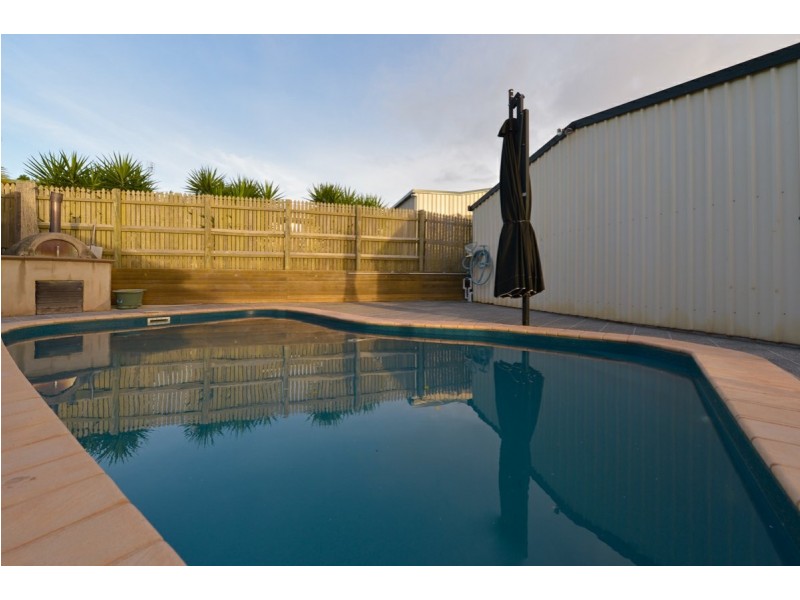 6 Orlando Place, New Auckland QLD 4680