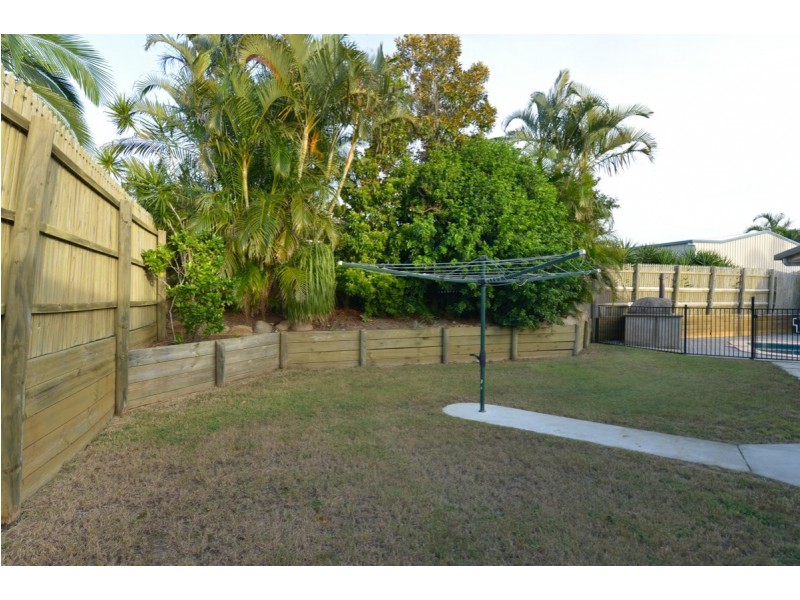 6 Orlando Place, New Auckland QLD 4680