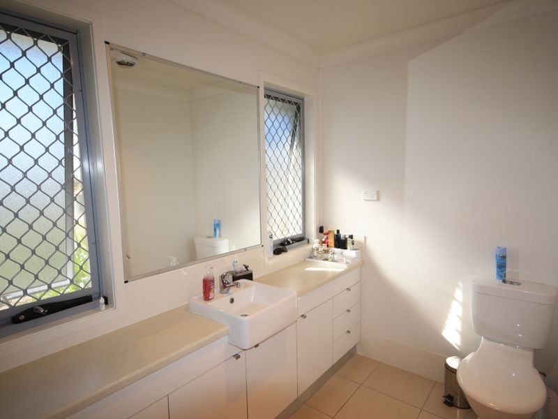 52 Broadwater Place, New Auckland QLD 4680