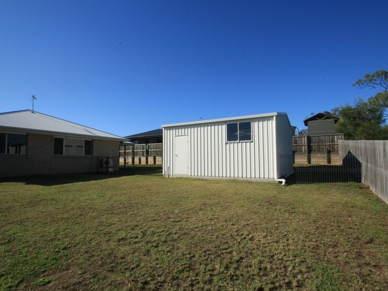 52 Broadwater Place, New Auckland QLD 4680