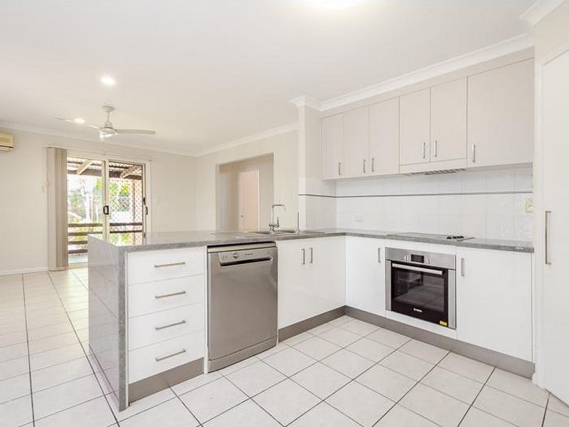 5 Kenneth Court, New Auckland QLD 4680