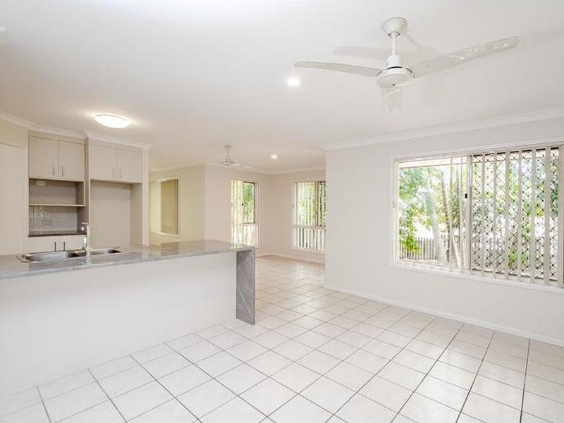 5 Kenneth Court, New Auckland QLD 4680