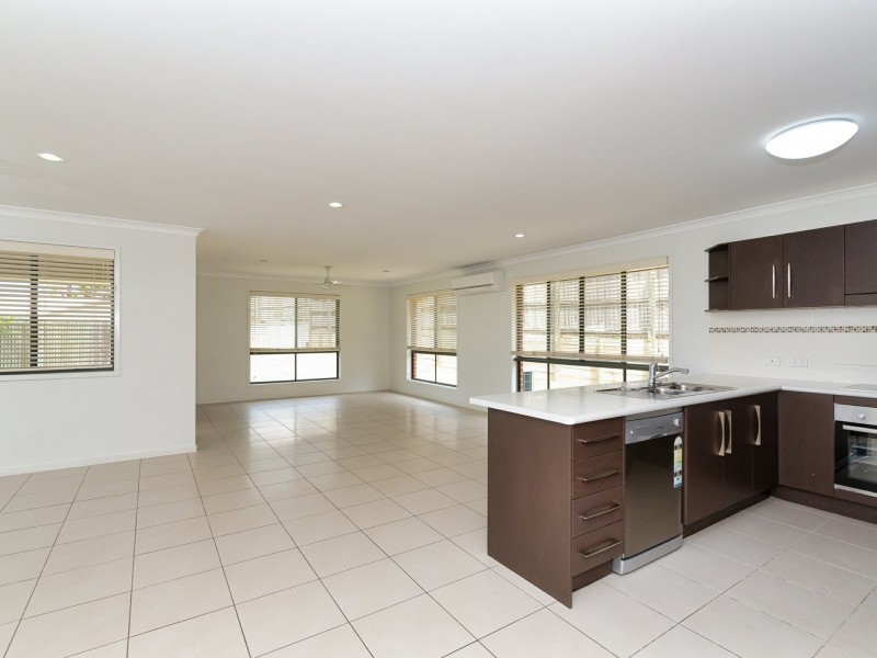 15 Briffney Street, Kirkwood QLD 4680