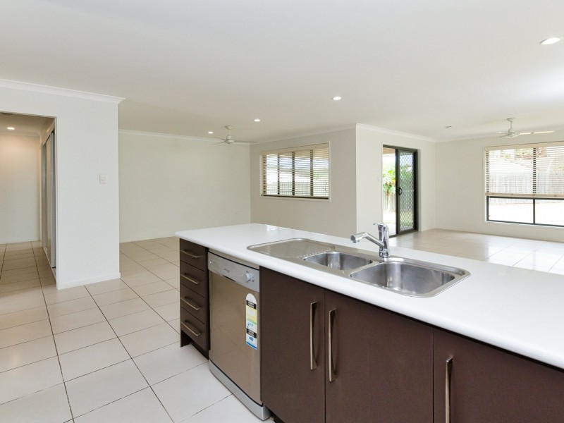 15 Briffney Street, Kirkwood QLD 4680