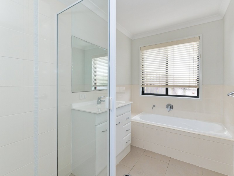 15 Briffney Street, Kirkwood QLD 4680