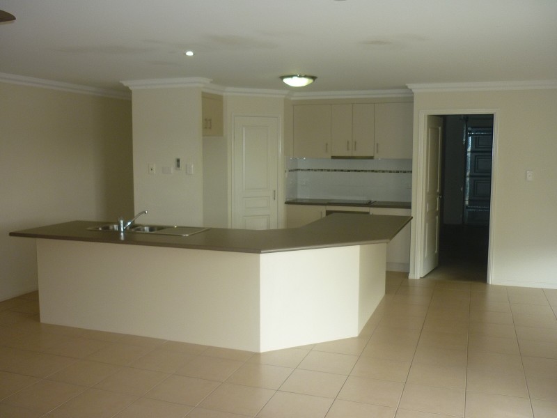 13 Leslie Street, Clinton QLD 4680