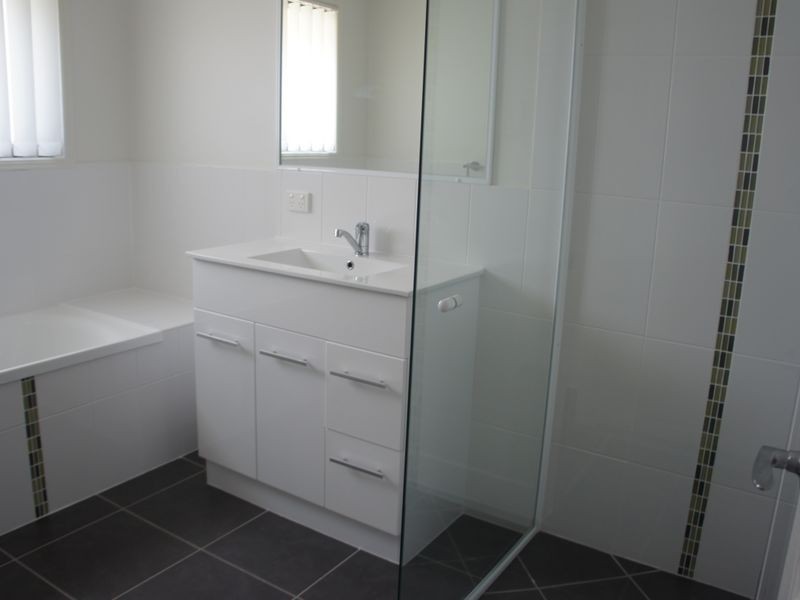 21 Woodland Court, Kirkwood QLD 4680