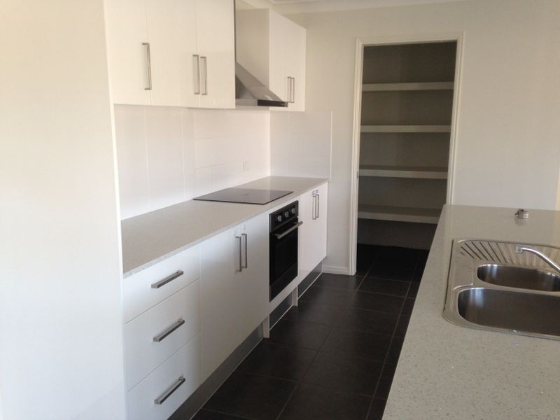 21 Woodland Court, Kirkwood QLD 4680