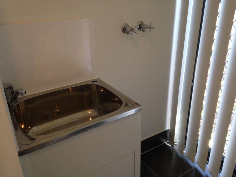 21 Woodland Court, Kirkwood QLD 4680