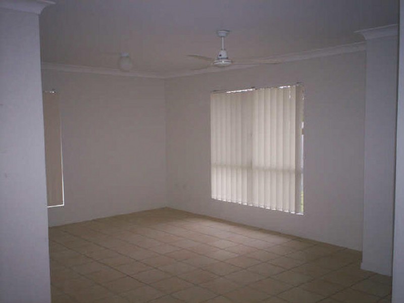 27 Saxonvale Court, New Auckland QLD 4680