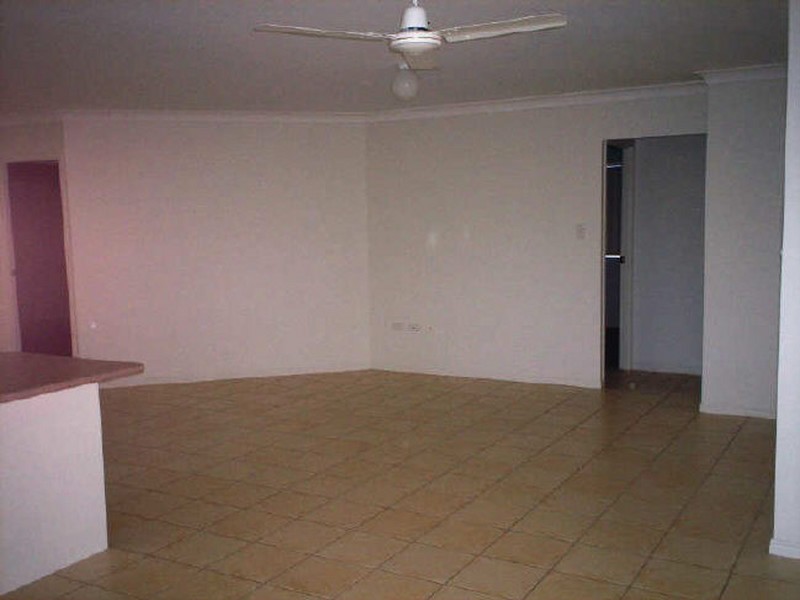 27 Saxonvale Court, New Auckland QLD 4680