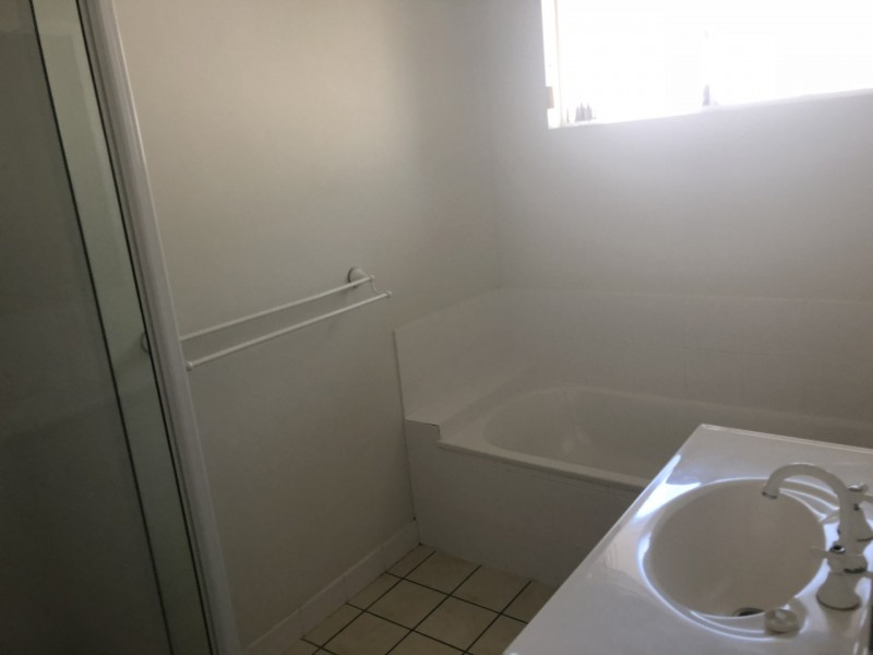 27 Saxonvale Court, New Auckland QLD 4680