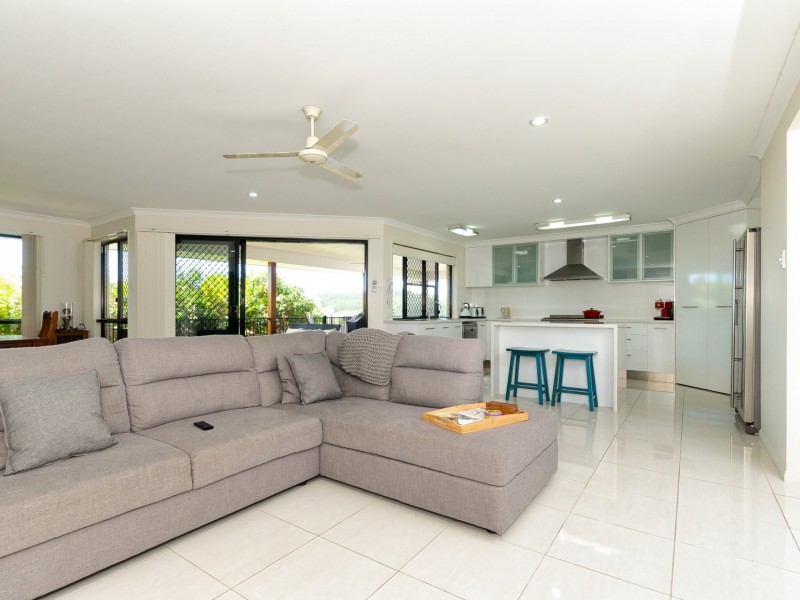 13 Spence Court, Kirkwood QLD 4680