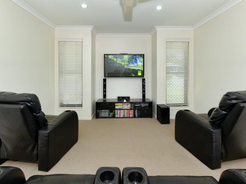 13 Spence Court, Kirkwood QLD 4680