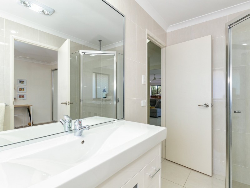 13 Spence Court, Kirkwood QLD 4680