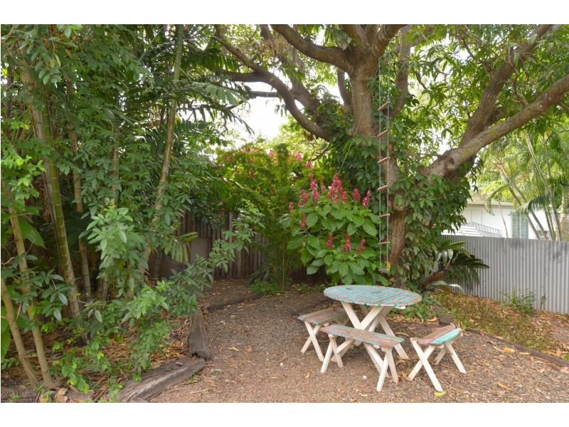 4 Melbourne Street, West Gladstone QLD 4680