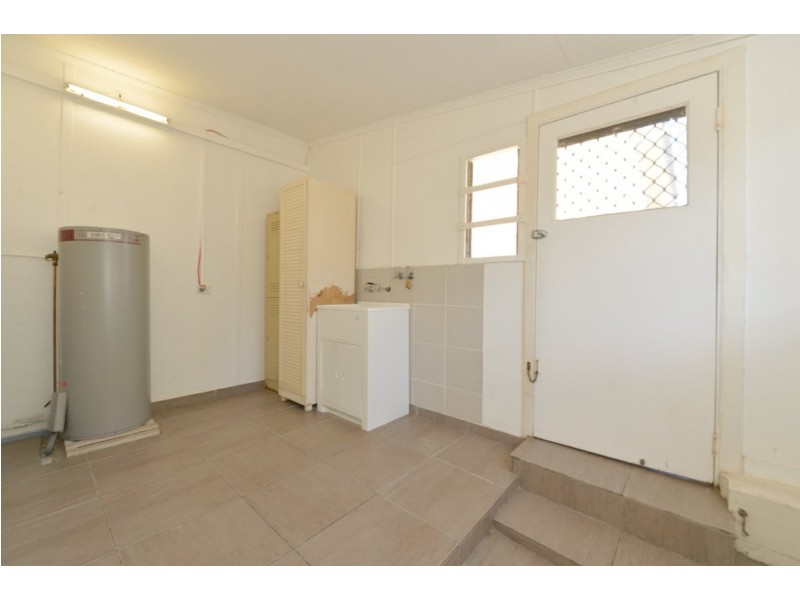 19 Charles Street, West Gladstone QLD 4680