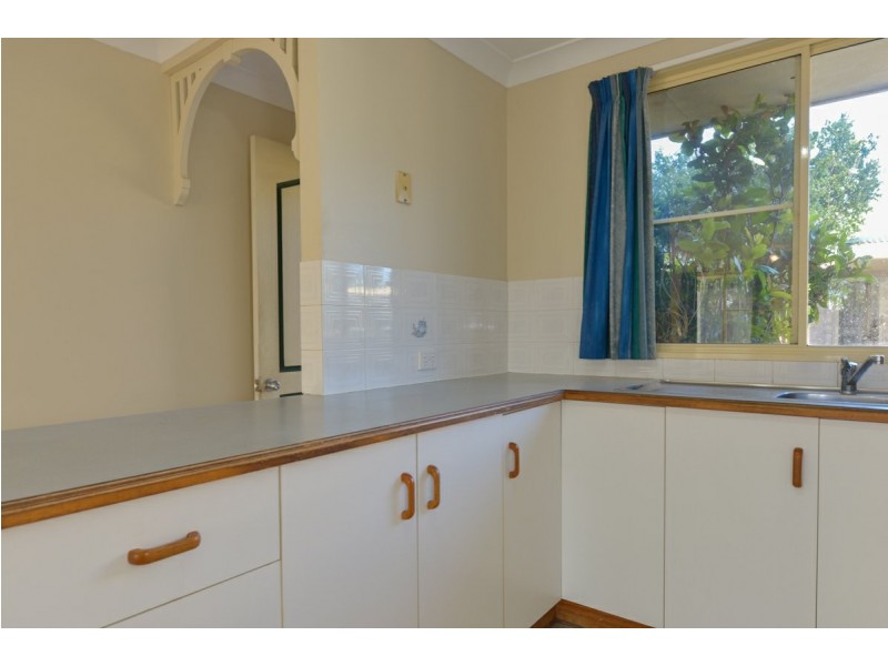 Unit 2/21 Shaw Street, New Auckland QLD 4680