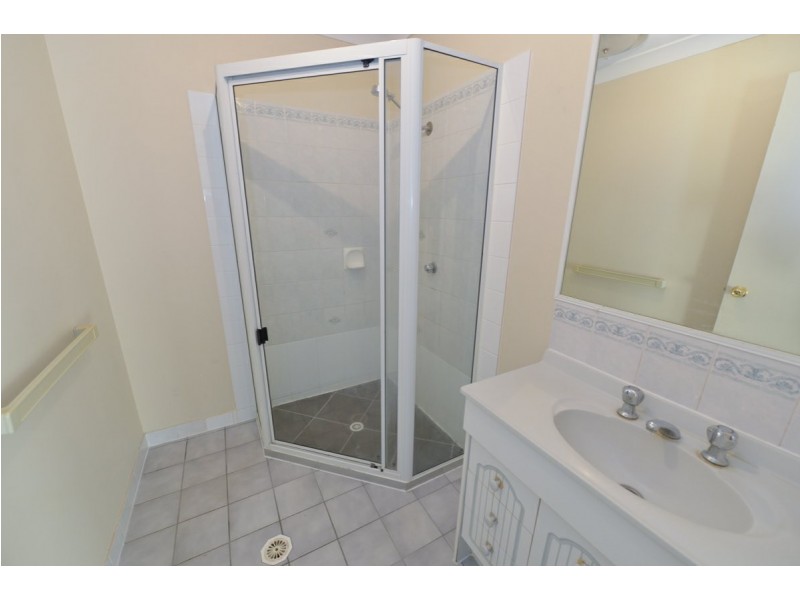 Unit 2/21 Shaw Street, New Auckland QLD 4680