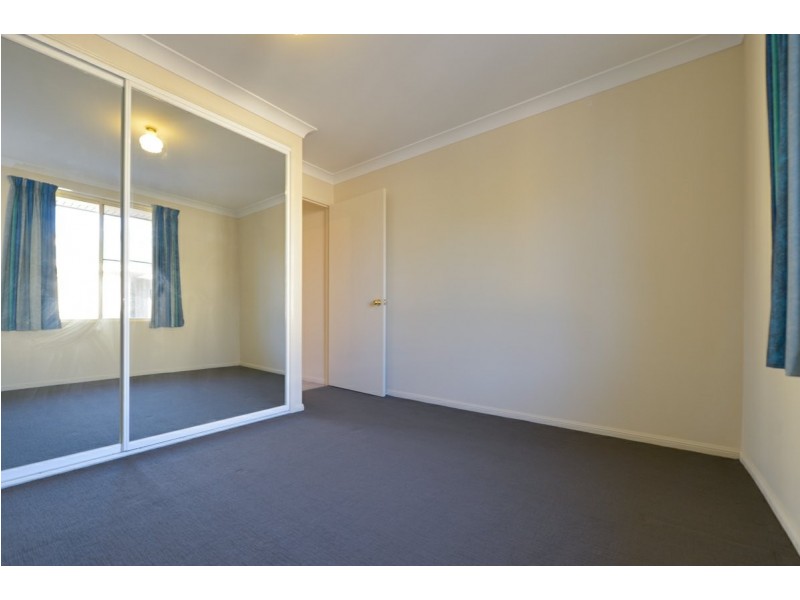 Unit 2/21 Shaw Street, New Auckland QLD 4680