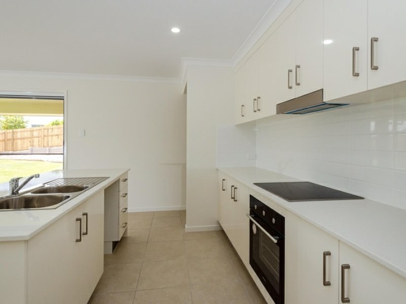 35 Peter Corones Drive, Kirkwood QLD 4680