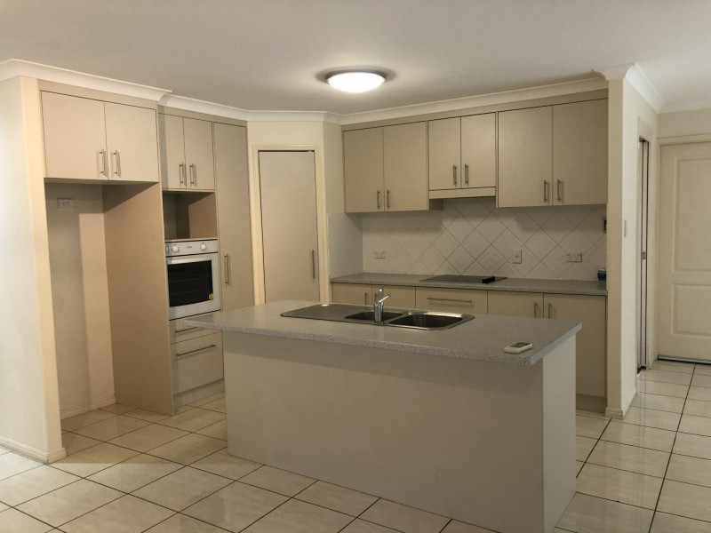 8 Leslie Street, Clinton QLD 4680