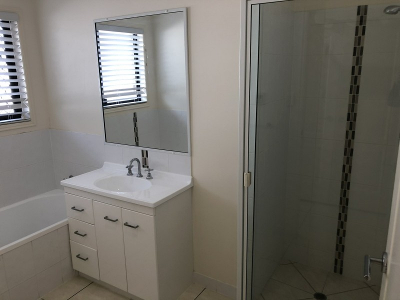 8 Leslie Street, Clinton QLD 4680