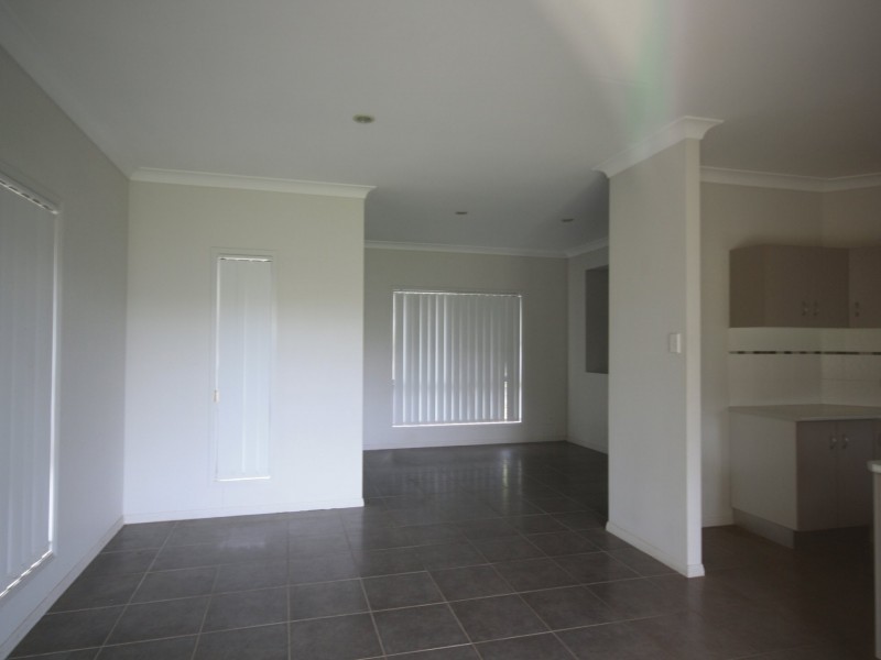 127 Emmadale Drive, New Auckland QLD 4680