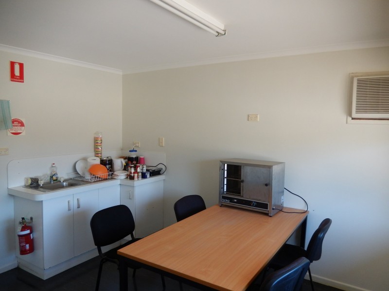 6 Hilliard Street, Gladstone QLD 4680