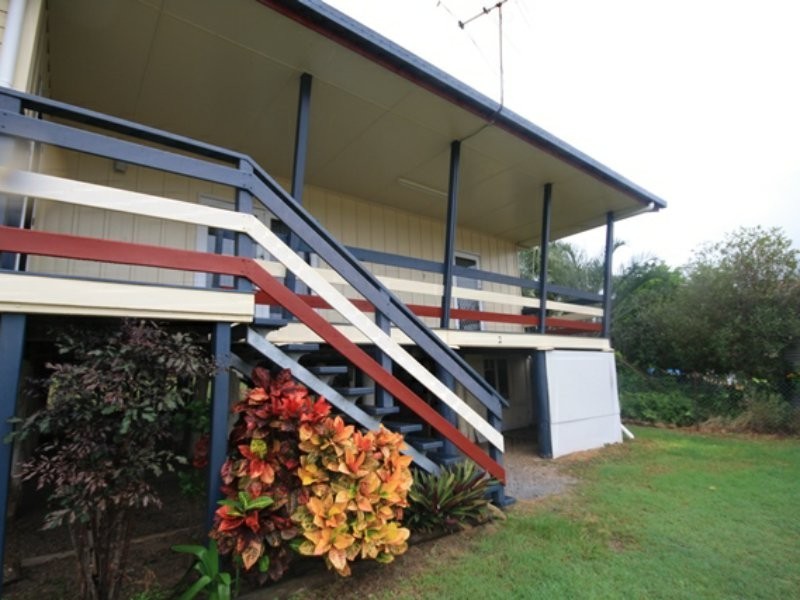 2 Murray Street, West Gladstone QLD 4680