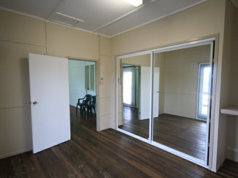 2 Murray Street, West Gladstone QLD 4680