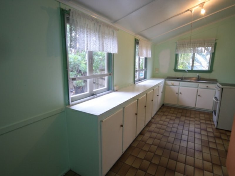 2 Murray Street, West Gladstone QLD 4680