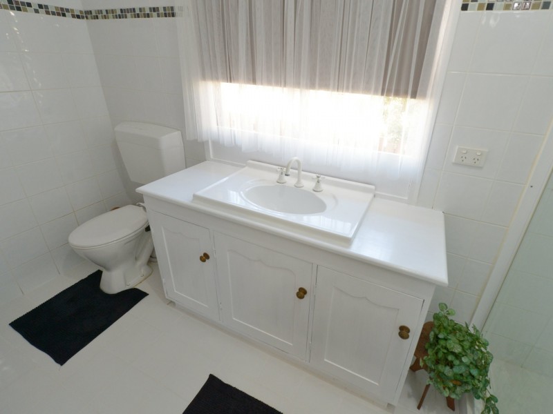 27 Dalton Street, Clinton QLD 4680