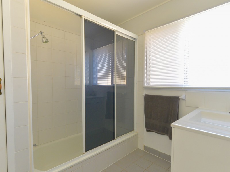 27 Dalton Street, Clinton QLD 4680