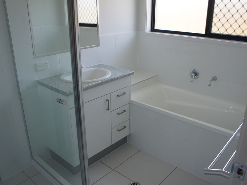 25 Peter Corones Drive, Kirkwood QLD 4680