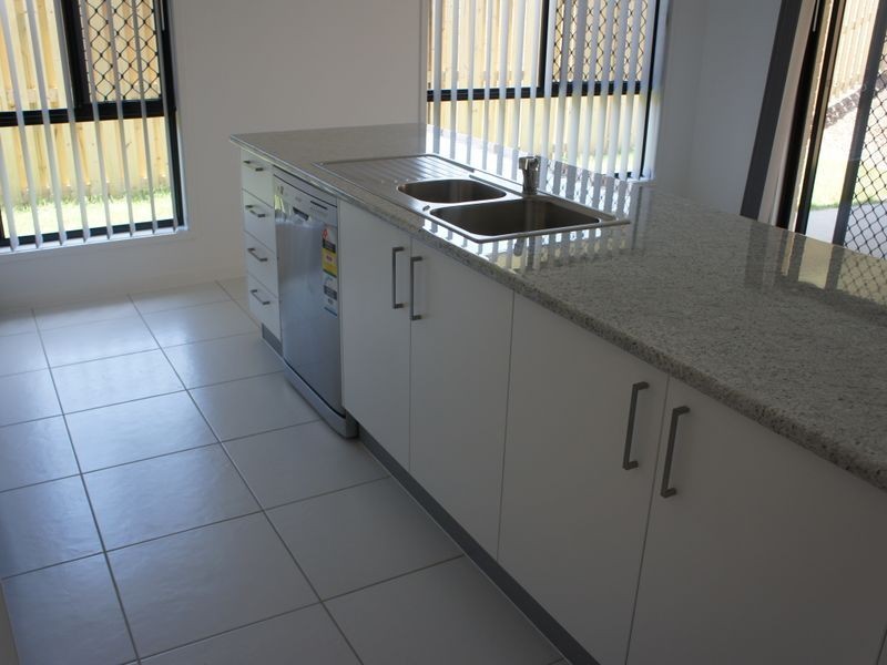 25 Peter Corones Drive, Kirkwood QLD 4680